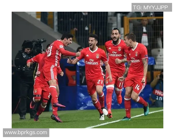 欧冠精彩对决本菲卡与拜仁的巅峰对抗集锦回顾 欧冠精彩对决本菲卡与拜仁的巅峰对抗集锦回顾